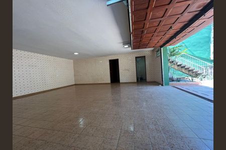 Casa à venda com 3 quartos, 262m² em Centro, Diadema