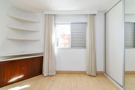 Apartamento à venda com 100m², 3 quartos e 2 vagas Apartamento à venda com 100m², 3 quartos e 2 vagasSuíte
