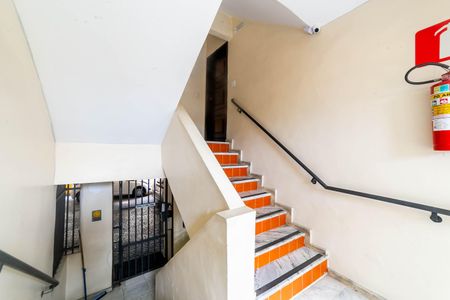 Apartamento para alugar com 120m², 3 quartos e 1 vaga Apartamento para alugar com 120m², 3 quartos e 1 vagaEscada