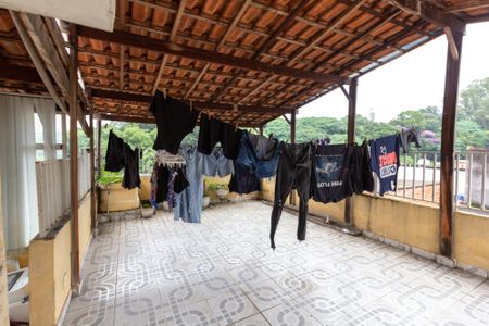 Casa à venda com 242m², 4 quartos e 3 vagasCasa 1 - Area de serviço 1