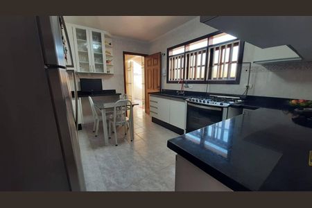 Casa à venda com 300m², 3 quartos e 4 vagas