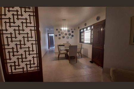 Casa à venda com 300m², 3 quartos e 4 vagas