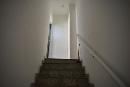 Casa à venda com 78m², 2 quartos e 1 vagaEscada