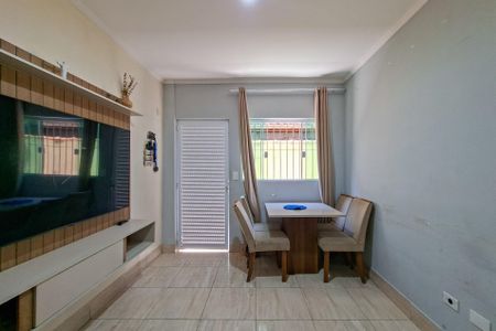 Sala de casa de condomínio para alugar com 2 quartos, 80m² em Vila Tupi, Praia Grande