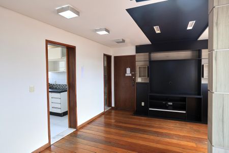 Sala de apartamento para alugar com 3 quartos, 90m² em Cidade Nova, Belo Horizonte
