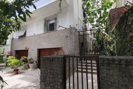 Apartamento à venda com 61m², 2 quartos e sem vaga Apartamento à venda com 61m², 2 quartos e sem vagaFachada e portaria