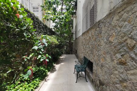 Apartamento à venda com 61m², 2 quartos e sem vaga Apartamento à venda com 61m², 2 quartos e sem vagaFachada e portaria