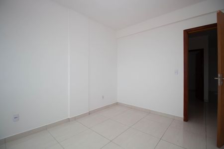 Quarto 2 de apartamento para alugar com 2 quartos, 46m² em Setor Habitacional Vicente Pires, Brasília