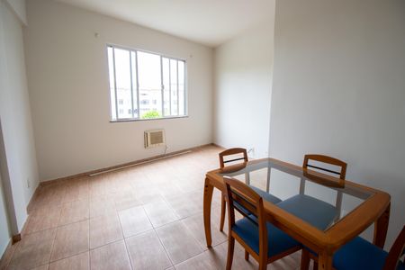 Sala de apartamento para alugar com 1 quarto, 43m² em Penha, Rio de Janeiro