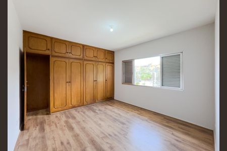 Casa à venda com 350m², 4 quartos e 8 vagasSuíte