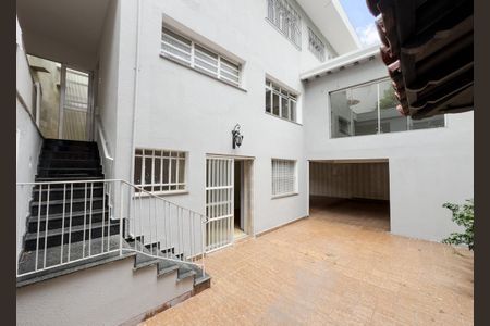 Casa à venda com 350m², 4 quartos e 8 vagasQuintal