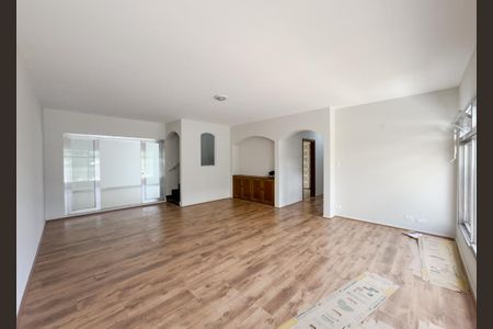 Casa à venda com 350m², 4 quartos e 8 vagasSala