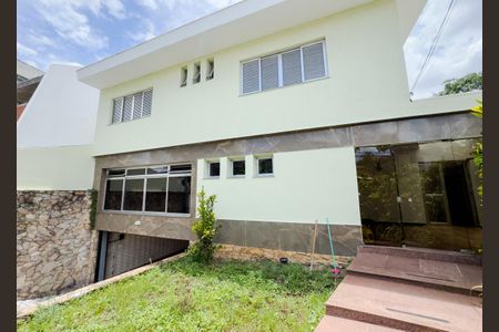 Casa à venda com 350m², 4 quartos e 8 vagasFachada