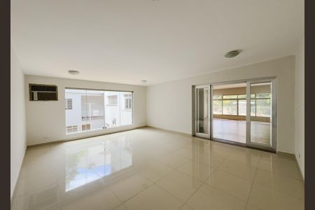 Casa à venda com 350m², 4 quartos e 8 vagasSala