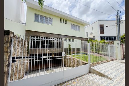 Casa à venda com 350m², 4 quartos e 8 vagasFachada
