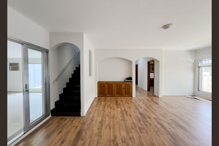 Sala de casa à venda com 4 quartos, 350m² em Vila Madalena, São Paulo