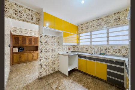 Casa à venda com 350m², 4 quartos e 8 vagasCozinha