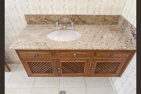 Casa à venda com 350m², 4 quartos e 8 vagasBanheiro Social