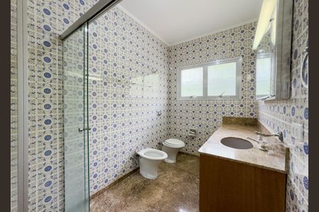 Casa à venda com 350m², 4 quartos e 8 vagasBanheiro da Suíte