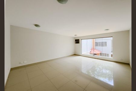 Casa à venda com 350m², 4 quartos e 8 vagasSala