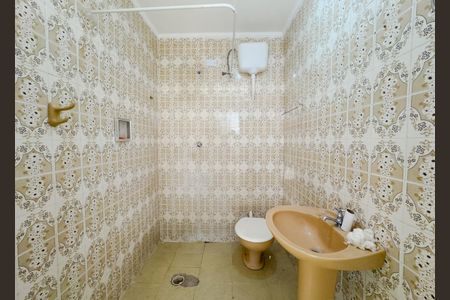 Casa à venda com 350m², 4 quartos e 8 vagasBanheiro de Serviço