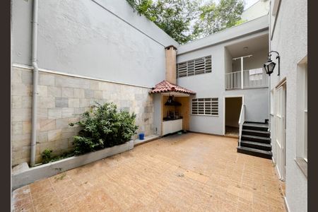 Casa à venda com 350m², 4 quartos e 8 vagasQuintal