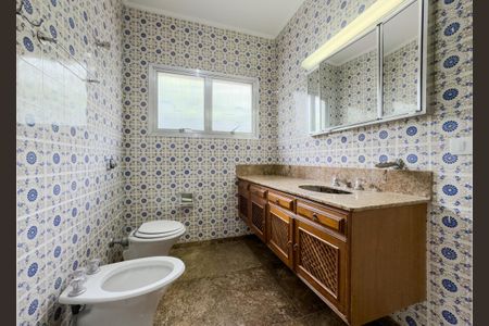 Casa à venda com 350m², 4 quartos e 8 vagasBanheiro da Suíte