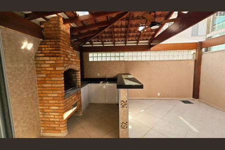 Casa de condomínio à venda com 105m², 3 quartos e 2 vagas