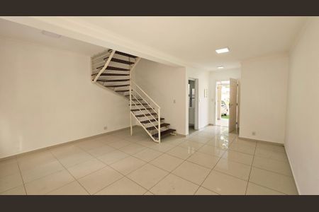 Casa de condomínio à venda com 105m², 3 quartos e 2 vagas