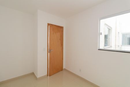 Quarto 2 de apartamento para alugar com 2 quartos, 45m² em Vila Carmosina, São Paulo