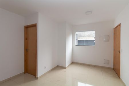 Sala de apartamento para alugar com 2 quartos, 45m² em Vila Carmosina, São Paulo