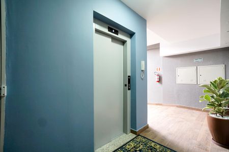 Apartamento à venda com 31m², 1 quarto e sem vaga Apartamento à venda com 31m², 1 quarto e sem vagaHall do elevador
