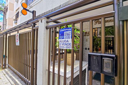 Apartamento para alugar com 74m², 3 quartos e 1 vagaFachada do Prédio com placa