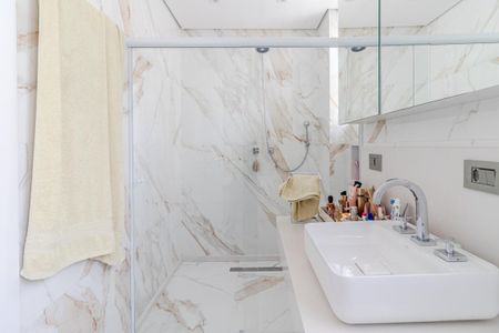 Apartamento à venda com 114m², 2 quartos e sem vagaBanheiro da Suíte