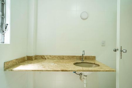 Apartamento à venda com 81m², 2 quartos e sem vagaBanheiro Social