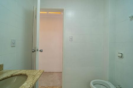 Apartamento à venda com 81m², 2 quartos e sem vagaBanheiro Social