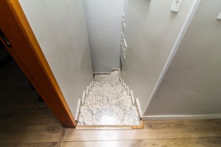 Casa para alugar com 160m², 3 quartos e 2 vagasEscada