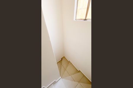 Casa à venda com 150m², 2 quartos e 2 vagasEscada