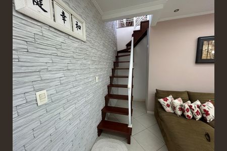 Casa para alugar com 300m², 3 quartos e 2 vagasEscada