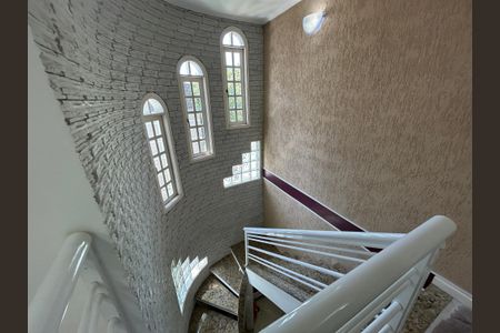 Casa para alugar com 300m², 3 quartos e 2 vagasEscada