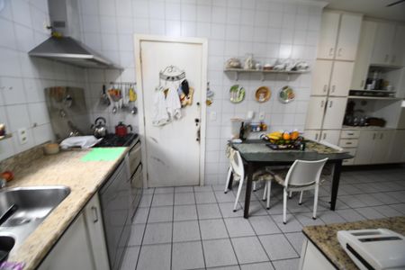 Apartamento à venda com 180m², 4 quartos e 2 vagasCozinha