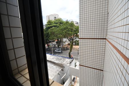 Sala de TV - Vista de apartamento à venda com 4 quartos, 180m² em Cambuí, Campinas