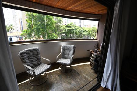 Sala - Sacada de apartamento à venda com 4 quartos, 180m² em Cambuí, Campinas