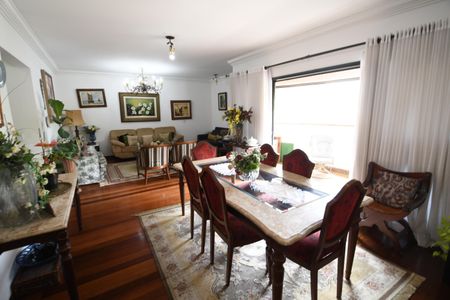 Apartamento à venda com 180m², 4 quartos e 2 vagasSala