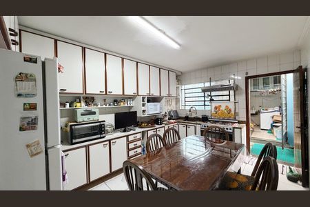 Casa à venda com 165m², 3 quartos e 2 vagasCozinha 