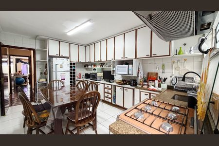 Casa à venda com 165m², 3 quartos e 2 vagasCozinha 