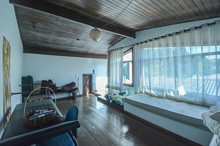 Casa à venda com 272m², 3 quartos e 4 vagasSotão