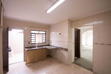 Casa para alugar com 100m², 3 quartos e 3 vagasCozinha - Armários