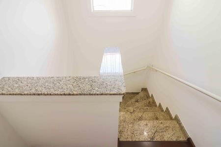 Casa à venda com 161m², 3 quartos e 4 vagasEscadas