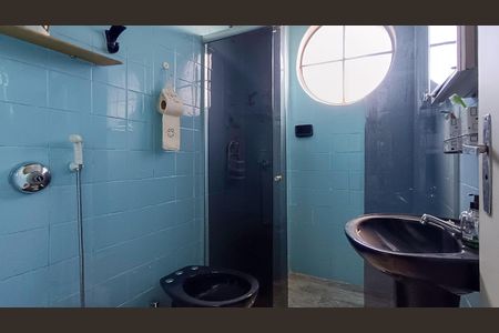 Banheiro de apartamento à venda com 2 quartos, 60m² em Lourdes, Belo Horizonte